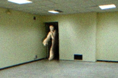 Unnerving Images, Procedural Generation, The Backrooms, Eerie Places, Back Room, Scream 6, Liminal Space, Liminal Spaces, Bad Person