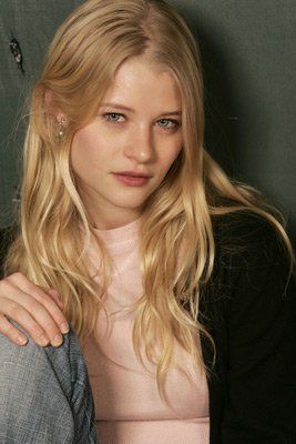 Willow Mistresses Tv Show, The Hills Have Eyes, Blonde Actresses, Emilie De Ravin, Emily Rose, Female Character Inspiration, Sundance Film Festival, Sundance Film, Actrices Hollywood