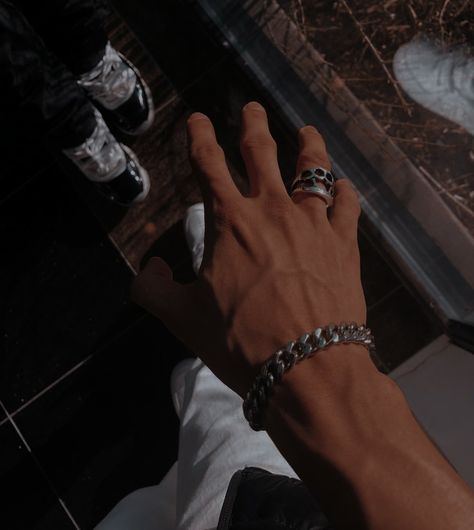 Aesthetic Hand Pictures, Hands With Tattoos, Hand With Ring, Hands With Rings, Veiny Arms, Veiny Hands, Hand Veins, Aesthetic Character, Draw Hands