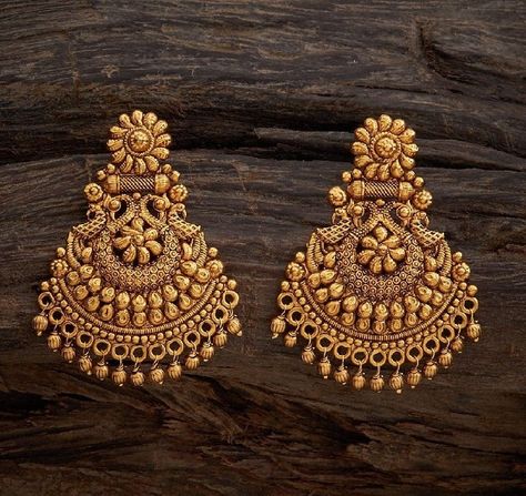 Gold Earrings For Marriage, Traditional Chandbali Earrings, Gold Earing Design New Bridal, Earrings Gold Indian Weddings, Chandbali Earrings Gold Antiques, Earings Design Gold New Model, Kammalu Designs, Jumkas Gold, Chand Bali Earrings Gold