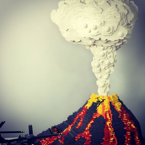 It's a Smokeshow! Ten LEGO Smoke Techniques - BrickNerd - All things LEGO and the LEGO fan community Lego Volcano, Volcano Project, Lego Landscape, Lego Learning, Lego Structures, Lego Bedroom, Instructions Lego, Cool Science, Erupting Volcano