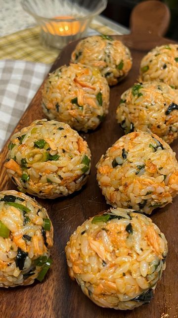 Heyin on Instagram: "these salmon gochujang rice balls are 🫶 soooooo good and the gochujang (korean red pepper paste) gave it a little kick! detailed recipe is in my bio✨🤍 #easyrecipe #salmon #riceballs #riceball #주먹밥 #quickrecipe #lunchideas #쉬운요리 #자취요리 #dinnerideas #asmrfood #lunchtime #lunchideas" Salmon Sushi Balls, Salmon Rice Ball, Salmon Gochujang, Riceball Recipes, Salmon Rice Balls, Gochujang Rice, Sushi Recipes Homemade, Entertaining Kids, Red Pepper Paste