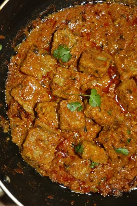 Indian Food, Gravy, Meatballs, Indian Food Recipes, Moth, Ethnic Recipes, Quick Saves