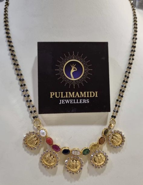 Mugappu Design, Black Beads Mangalsutra, Black Beads Mangalsutra Design, New Gold Jewellery Designs, Delicate Gold Necklace, Gold Jewelry Simple Necklace, Gold Mangalsutra Designs, Beautiful Gold Necklaces, Gold Necklace Indian Bridal Jewelry