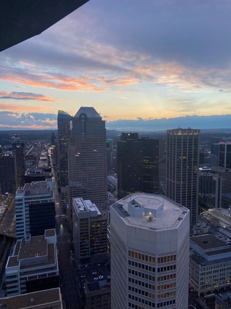 Downtown city core yyc aesthetic sunset vibes calgary alberta tower Cayla Core, City Core, Sunset Vibes, Aesthetic Sunset, Summer 22, Calgary Alberta, City Aesthetic, Calgary, Skyscraper