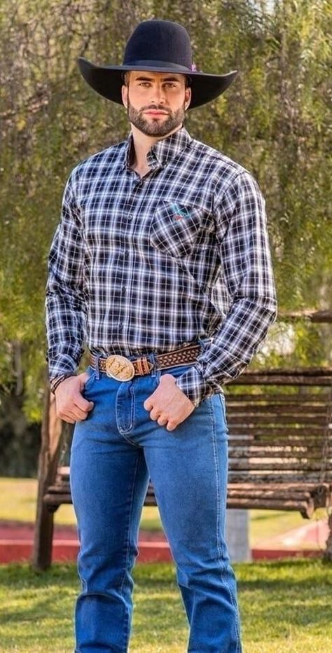 Cowboy Outfit For Men, Cowboy Men, Men Fashion Photo, Cowboys Men, Hunks Men, Scruffy Men, Estilo Country, Beefy Men, Cowboy Outfits