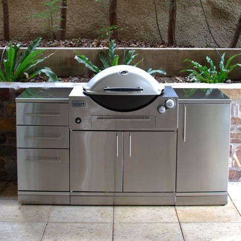 Weber Q3600 Built In - LPG Webber Bbq, Alfresco Ideas, Built In Bbq Grill, Pergola Screens, Kitchen Built Ins, Bbq Stand, Best Gas Grills, Hamptons Kitchen, Decking Ideas