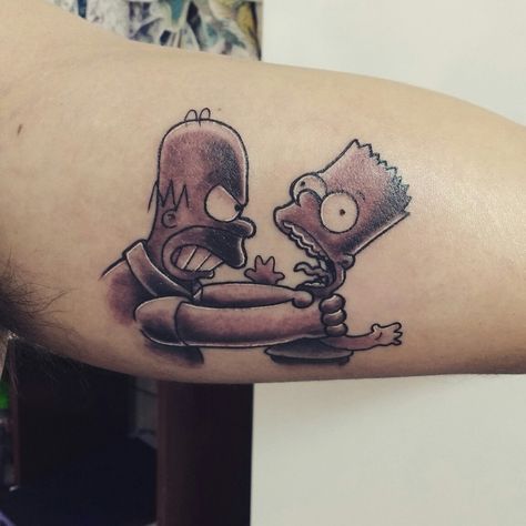 Homer e Bart Simpson Bart And Homer Simpson Tattoo, Homer Simpson Tattoo, Simpsons Tattoo, Cartoons Characters, Leg Sleeve, Homer Simpson, Leg Sleeves, The Simpsons, Bart Simpson