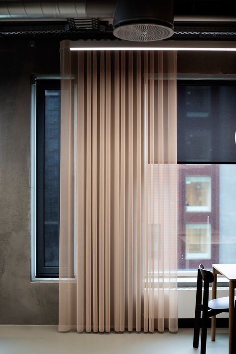 Kvadrat Shade and textiles in the Fellow Workspace in Aarhus | STYLEPARK Shade Reference, Office Curtains, Workspace Office, Office Fit Out, Window Covering, Work Place, Office Hotel, Roller Blind, Workplace Design