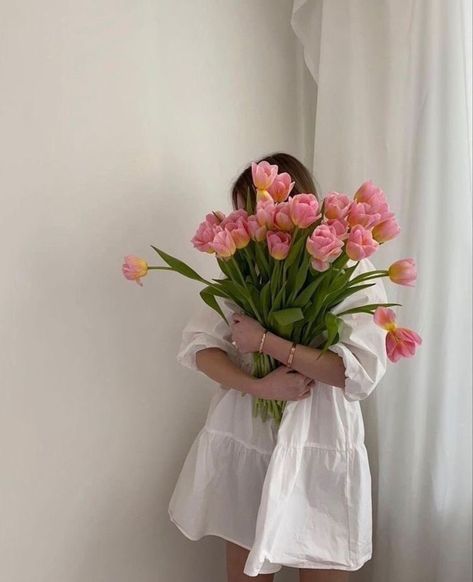 carriebradshaw 🕊 on Twitter: "friday 🌸… " Nothing But Flowers, Flower Therapy, Images Esthétiques, Spring Aesthetic, Spring Vibes, Foto Inspiration, Love Flowers, My Flower, Pink Aesthetic