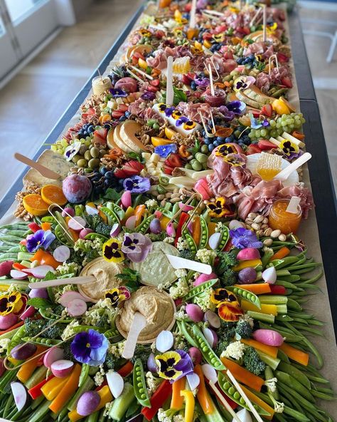 ladies & gentlemen…. ✨ HER ✨ | Instagram Wedding Grazing Table Ideas, Wedding Grazing Table, Grazing Table Ideas, Popcorn Dessert, Food Layout, Amazing Food Platters, Dessert Hummus, Charcuterie Inspiration, Grazing Table