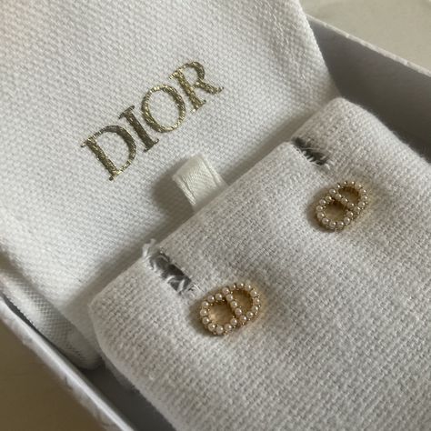 Jewelry Office, Dior Aesthetic, Dior Girl, Dior Earrings, Dior And I, Expensive Jewelry Luxury, Luxe Jewelry, Dior Jewelry, Girly Accessories