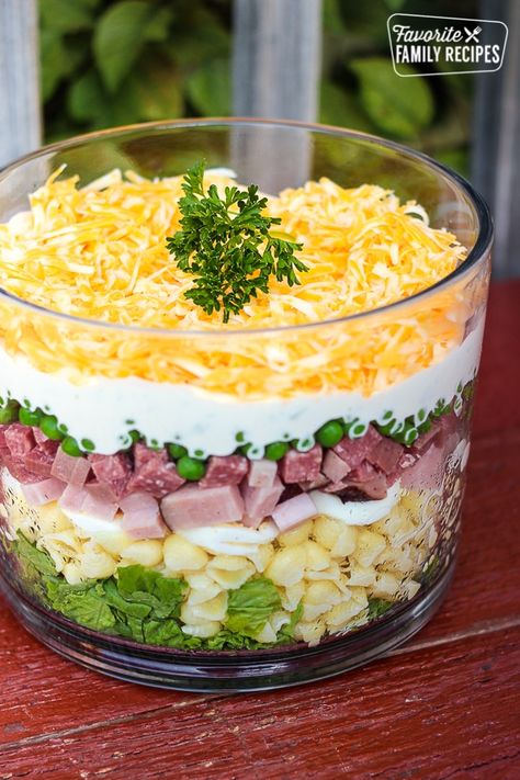 This Layered Cold Pasta Salad is a colorful side dish for BBQ's and potlucks. With layers of ham, eggs, salami, veggies, and cheese, it is hearty and delicious! Macaroni Salads, Layered Pasta, Homemade Dressings, Side Salad Recipes, Leftover Ham Recipes, Layered Salad, Cold Pasta Salad, Side Dishes For Bbq, Cold Pasta