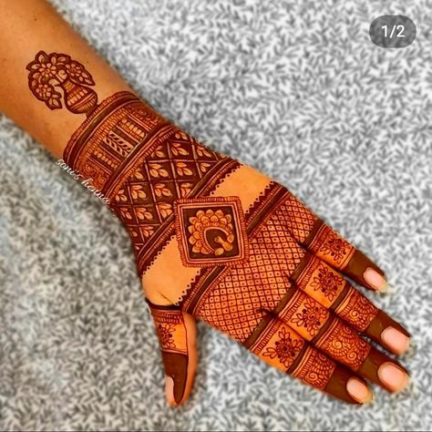 Wrist Mehendi, Rakshabandhan Mehndi Designs, Simple And Beautiful Mehndi Designs, Mehndi Designs For Back Hand, Mehndi Designs 2023, Mehndi Designs For Back, Front Mehndi, Mehendi Photography, Arabic Mehendi