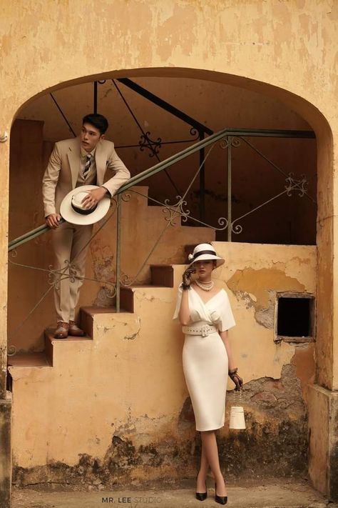 Vintage Prenup Ideas, Prenup Photoshoot Ideas Philippines Vintage, Vintage Prenup Shoot, Vintage Prenup, Prewed Vintage, Korean Prewedding Photography, Pre Wedding Photoshoot Theme, Prenuptial Photoshoot, Parasol Wedding