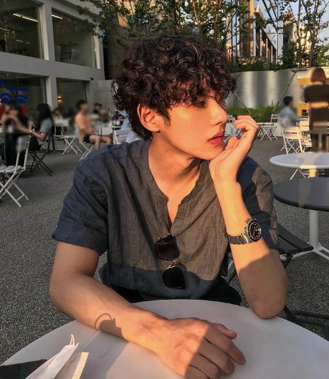 Curly Asian Hair, Perm Hair Men, Boys Curly Haircuts, Korean Boy Hairstyle, 3a Hair, Two Block Haircut, Male Haircuts Curly, Ulzzang Hair, Kpop Fashion Men