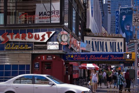 Where To Eat Before A Broadway Show, Nyc Restaurants With Kids, Best Places To Eat New York, Best Restaurants In Nyc Times Square, Best Broadway Shows Nyc, Best Restaurants Near Broadway Nyc, Broadway Nyc, Nyc With Kids, Big Apple