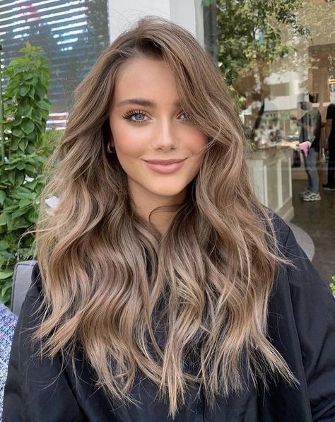 Light Brunette Hair, Rambut Brunette, Kadeřnické Trendy, Brown Hair Inspo, Bronde Hair, Brunette Hair With Highlights, Vlasové Trendy, Brown Hair Balayage, Dark Blonde Hair