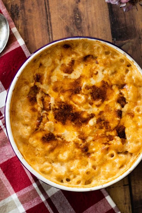 Craving a velvety mac and cheese but don't want to deal with flour or roux? Look no further! Our hassle-free dump-and-bake recipe delivers ultimate cheesy goodness with minimal effort. Dive into a bowl of pure comfort without the extra steps! Mac And Cheese Recipe No Flour, Simple Mac And Cheese Recipe, Easy Macaroni Recipe, Simple Mac And Cheese, Bake Mac, Easy Mac N Cheese Recipe, Bake Mac And Cheese, Stovetop Mac And Cheese, Easy Mac And Cheese