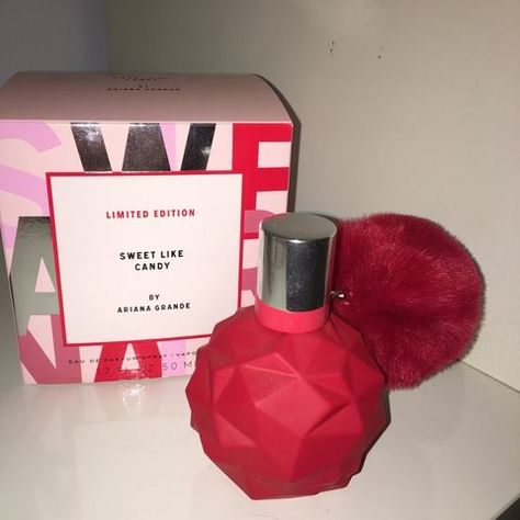 Ariana Grande Sweet Like Candy, Candy Perfume, Ariana Grande Fragrance, Ariana Grande Perfume, Sweet Like Candy, Kylie Cosmetic, First Perfume, Shower Skin Care, Body Smells