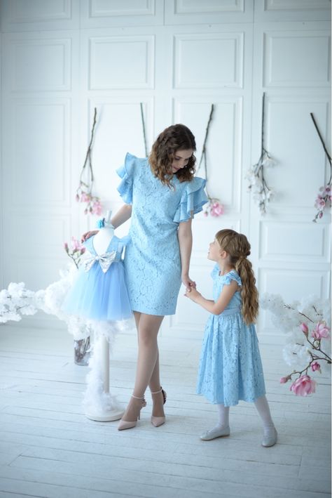 Dress Mother And Daughter, Femininity Style, Mom And Baby Dresses, Photo Shoot Dress, Daughter Fashion, Mother Baby Photography, Mom Daughter Outfits, Daughter Outfits