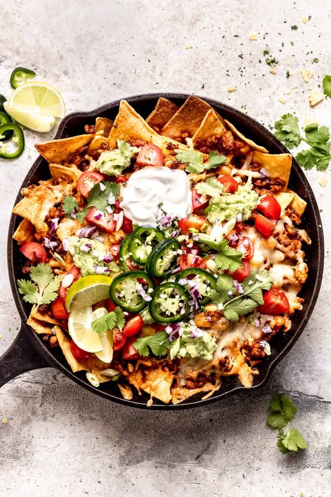 Chilli Nachos, Beef Nachos Recipe, Slow Cooker Chilli, Nachos Recipe Beef, Spinach And Ricotta Ravioli, Chili Beef, Beef Nachos, Pesto Sauce For Pasta, Chicken Fettuccine