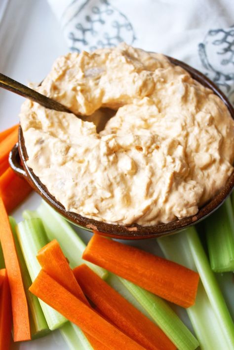 Skinny Buffalo Chicken Dip Healthy Buffalo Chicken Dip, Betty Rocker, Buffalo Chicken Dip Crock Pot, Buffalo Dip, Buffalo Chicken Meatballs, Buffalo Chicken Dip Recipe, Healthy Buffalo Chicken, 21 Day Fix Recipes, Chicken Dips