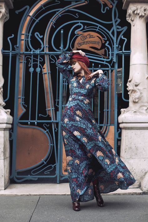 Art Nouveau Dresses, Art Nouveau Style Fashion, Art Nouveau Photography, Art Nouveau Inspired Fashion, Art Nouveau Clothing Fashion, Art Nouveau Photoshoot, Art Nouveau Witch, Art Nouveau Aesthetic Outfit, Art Nouveau Outfit