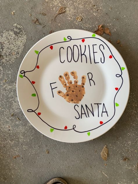 Holiday Crafts With Toddlers, Christmas Toddler Crafts Ornaments, Diy Handprint Plate Christmas, Baby Christmas Decorations Diy, Infant Christmas Keepsakes, Infant First Christmas Crafts, Baby Diy Christmas Crafts, Infant Xmas Crafts, Cute Baby Christmas Crafts