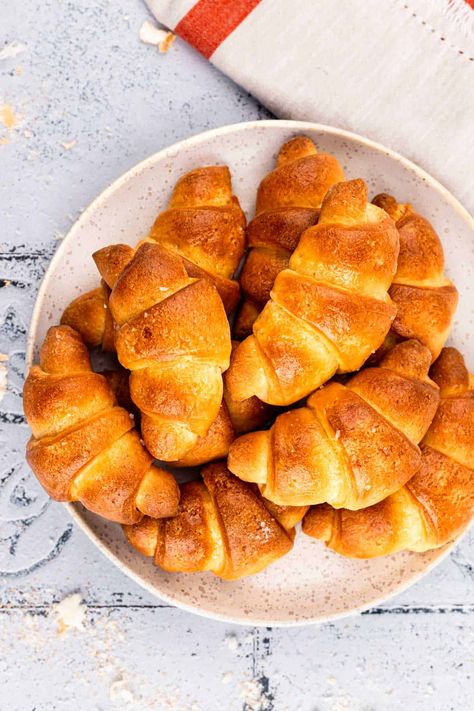 Gluten-Free Crescent Rolls (Dairy-Free Option) Gf Crescent Rolls, Gluten Free Crescent Rolls Easy, Gluten Free Crescent Rolls, Crescent Roll Recipe, Gluten Free Croissant, Gluten Free Dinner Rolls, Gluten Free Rolls, No Rise Bread, Gf Bread