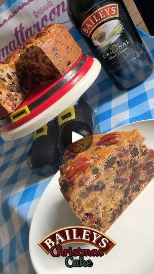 3 Ingredient Fruit Cake Recipe, Baileys Christmas, Cake No Eggs, Fruit Cake Christmas, Spiced Pecans, Fruitcake Recipes, Xmas Cake, Biscuit Cake, Christmas Lunch