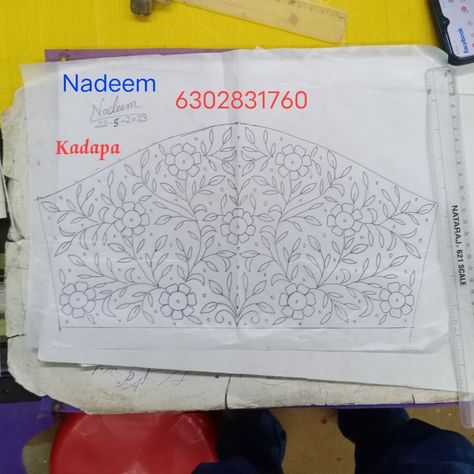 Embroidery Layout, Tracing Design, Tracing Patterns, Mirror Pose, Hand Quilting Designs, Pattern Design Drawing, Peacock Embroidery Designs, Aari Design, Pattern Sketch