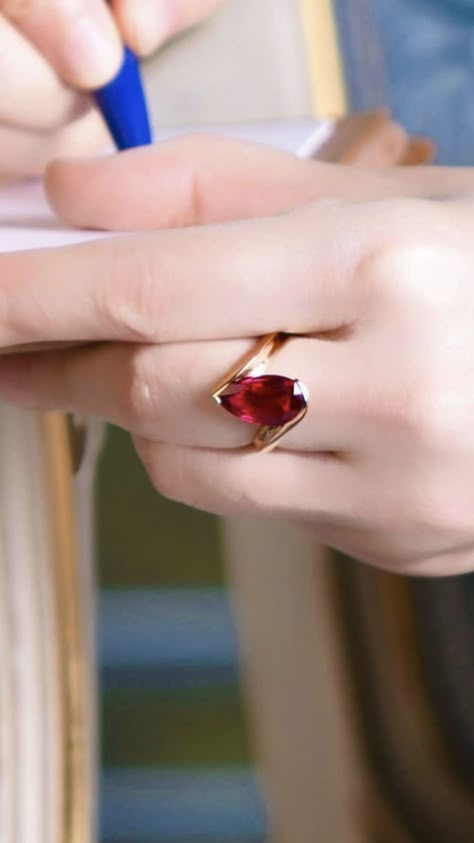 Ruby Ring Designs, Stone Ring Design, 22k Gold Ring, Gold Finger Rings, Gold Rings Fashion, Gold Ring Designs, Gold Rings Jewelry, Gold Jewelry Simple, Bridal Gold Jewellery Designs