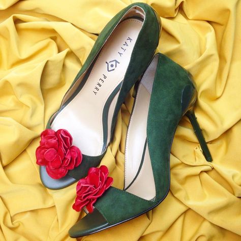 @lindseylies9 shared a photo on Instagram: “If Belle had @katyperrycollections shoes ✨🌹the thorns on the heels 😍 @katyperry #katyperryshoes” • Jan 31, 2018 at 10:12pm UTC Awesome Shoes, Fashion Heels, Katy Perry, Nice Shoes, Designer Shoes, A Photo, Heels, 10 Things, Green