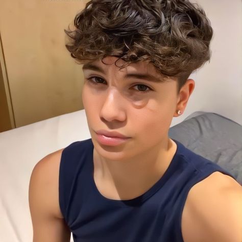 urealia Boys Haircut, Men Haircut Curly Hair, Boys With Curly Hair, Many Men, Curly Hair Men, Aesthetic Guys, Boys Haircuts, Curly Hair Cuts, Fade Haircut