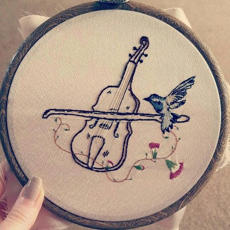 THE HUMMINGBIRD #Butterfly, #embroidery, #handsewn, #modernembroidery, #embroideryhoopart, #stitches, #needlework, #hummingbird, #violin #musicalinstrument #art Violin Embroidery, Inspirational Embroidery, Music Embroidery, Bird Stencil, Small Embroidery, Simple Hand Embroidery Patterns, Diy Bag Designs, Diy Embroidery Patterns, Hand Embroidery Projects