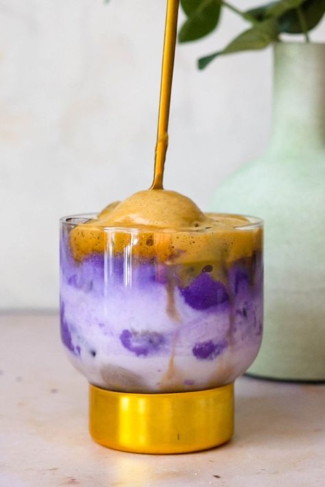 This sweet, creamy Iced Ube (purple yam) Latte is the perfect, colorful summer drink to add to your repertoire of homemade coffees. Ube Syrup Recipe, Latte Flavor Ideas, Ube Coffee, Visual Guidelines, Ube Latte, Purple Recipes, Ube Extract, Chai Recipes, Purple Cafe