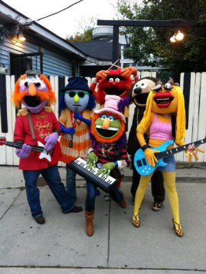 Muppet Rock Band - Dr. Teeth and the Electric Mayhem - CollegeHumor Halloween Muppets Band, Funny Group Halloween Costumes, The Electric Mayhem, Group Halloween Costume Ideas, Halloween Costumes Pictures, Dr Teeth, Electric Mayhem, Homemade Halloween Costumes, Group Ideas