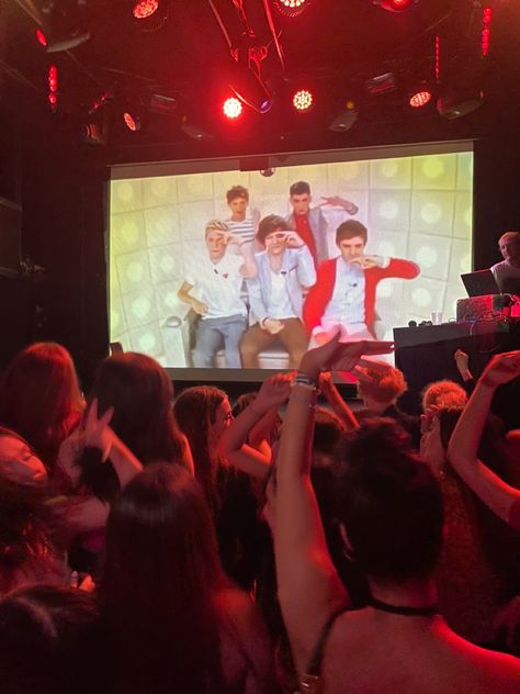 One direction night One Direction Party Aesthetic, One Direction Party, Nyc Club, Vision Bored, Friendship Party, York Aesthetic, Party Aesthetic, New York Aesthetic, Club Night