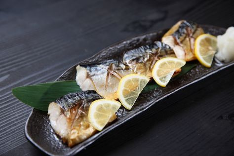 Saba Shioyaki Recipe: How to Make Japanese Grilled Mackerel Japanese Tilapia Recipe, Shishamo Fish Recipe, Korean Mackerel Recipe, Mackerel Fish Recipes Japanese, Japanese Mackerel, Salted Mackerel Recipe, Saba Fish, Kingfish Sashimi Recipe, Grilled Mackerel