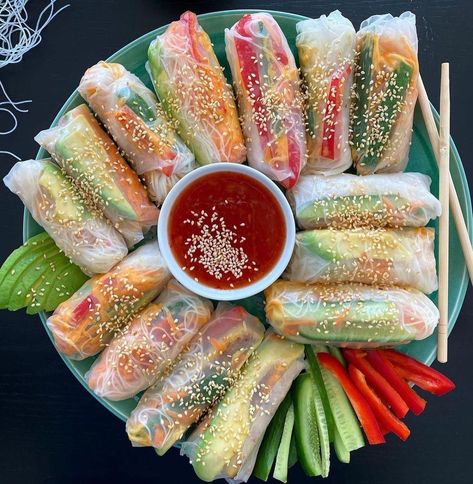 Plattersoftheworld on Instagram: “📸 @sonny_loves_charlie” Noodle Rice Paper Rolls, Food Rolls, Salad Roll, Chinese Foods, Salad Rolls, Rice Paper Rolls, Vietnam Food, Spring Roll, Food Inspo