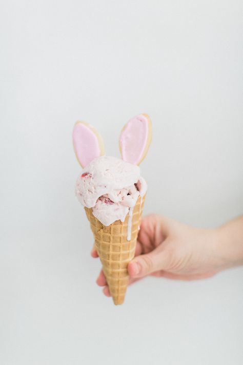 DIY Bunny Ears Ice Cream Cones | lark & linen #icecream #eastertreat #easter  // Please Follow /Save/Repin! Follow us on instagram: @wallandroom Shop now at www.wallandroom.com Easter Ice Cream, Diy Bunny Ears, Ice Cream Waffle Cone, Flower Cones, Diy Bunny, Spiced Carrots, Easter Snacks, Icing Tips, Ice Cream Cones