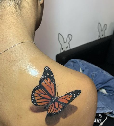 Monarch Butterfly Tattoo, Butterfly Wrist Tattoo, Butterfly Tattoo On Shoulder, Butterfly Tattoos For Women, Feather Tattoo Design, Tattoos For Black Skin, Pretty Tattoos For Women, Dope Tattoos For Women, 3d Tattoos