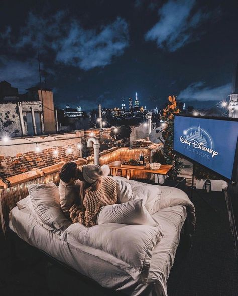 We can't think of a better winter date than snuggling up together and watching your favorite holiday movies. Take it up a notch by setting up a rooftop movie night with plenty of blankets to stay warm! Here are more creative winter date ideas you have to try. // Photo: Tara Milk Tea Tara Milk Tea, Winter Date Ideas, Dream Dates, Simple Plan, Places In New York, Couple Travel, Movie Marathon, Instagrammable Places, Destination Voyage