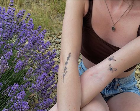 Butterfly On Lavender Tattoo, Lavender Butterfly Tattoo, Lavender Hip Tattoo, Lavender Tattoos, Tattoos Butterfly, Lavender Tattoo, Lavender Butterfly, Bee Tattoo, Hip Tattoo