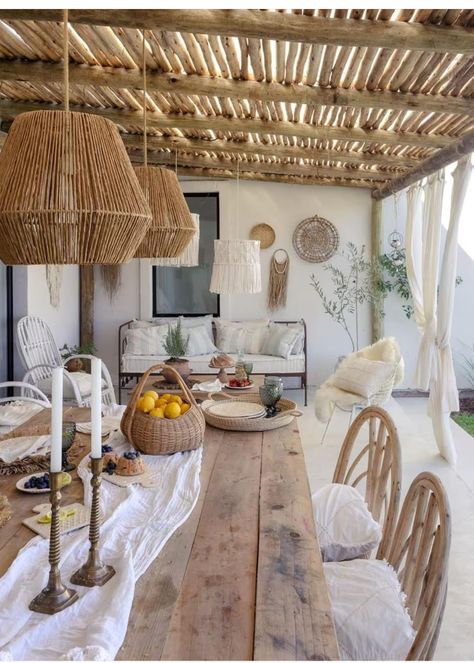 Home Italian Style, Mykonos Style Home, Terrasse Ibiza Style, Mallorca Interior Design, Mediterran Interior, Mediteran House, Rustic Mediterranean Decor, Island Style Home, Ibiza Style Interior