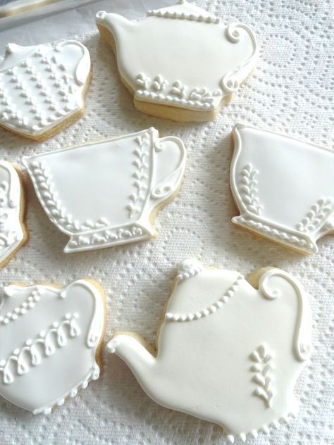 30 Vintage Tea Party Decor And Treats Ideas Tea Party Cookies, Edible Luster Dust, Pot Cookies, Teapot Cookies, Winter Tea, Edible Paint, Luster Dust, Second Wedding, Tea Party Food