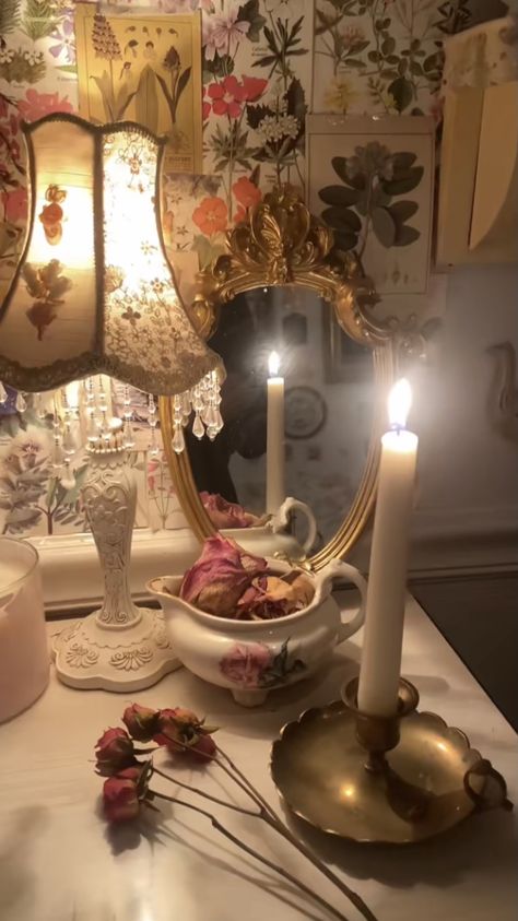 Victorian Room Aesthetic, Dream Room Decor, Light Academia Cottagecore, Coquette Core, Vintage Room Decor, Girly Room, Aesthetic Rooms, Pretty Room, Dreamy Room