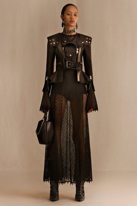 Cotoure Fashion Runway 2023, Alexander Mcqueen Resort, Look Disco, Dress Pro, Mode Harajuku, Editorial Vogue, Mode Editorials, Interview Style, Mcqueen Fashion