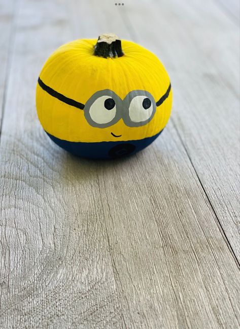 Painted Pumpkin Ideas Book Character, Minion Pumpkin Ideas, Munchkin Pumpkin Painting, Minon Pumpkin Painting, Character Pumpkins Painted, Pumpkin Ideas Minion, South Park Pumpkin Painting, Pumpkin Painting Ideas For Babies, Pumpkin Paintings Easy